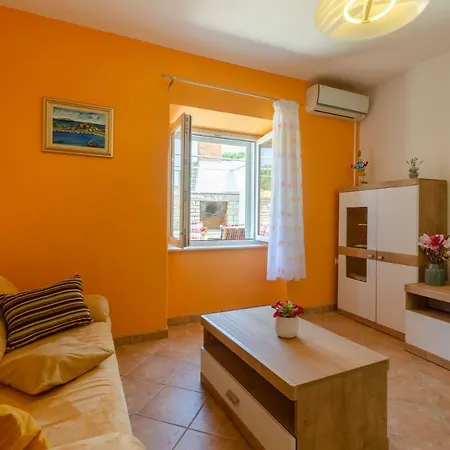 House Lara Nyaraló Vela Luka