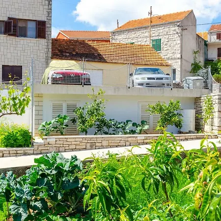 House Lara Nyaraló Vela Luka