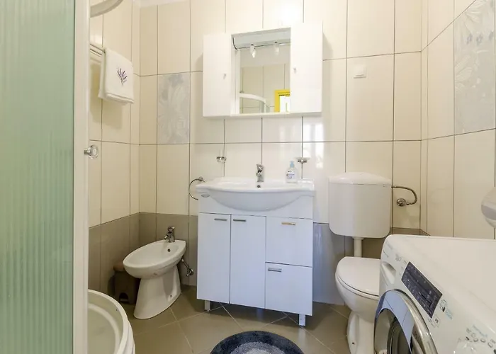 بيت للعطل House Lara