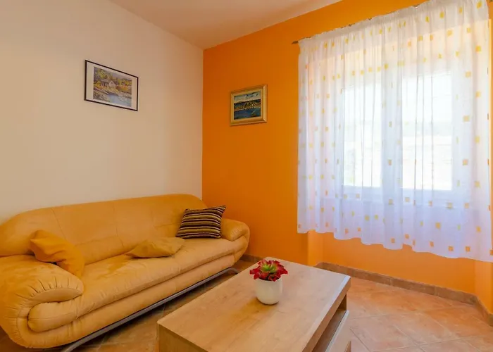 House Lara بيت للعطل