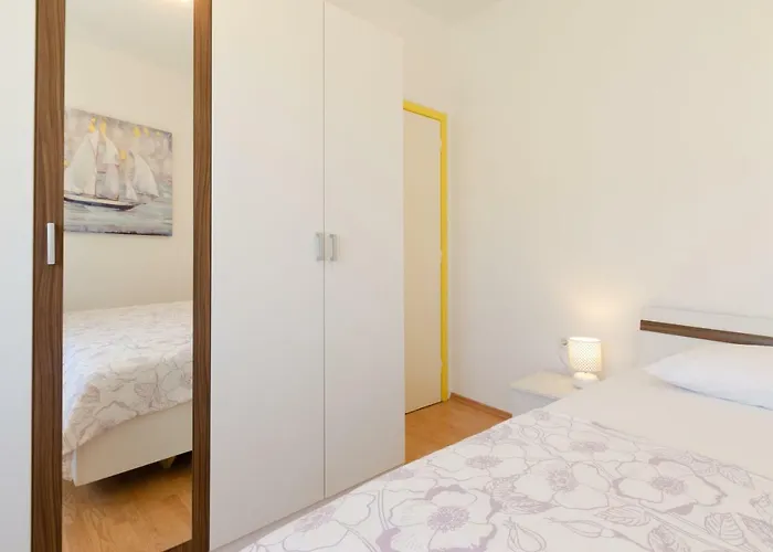 House Lara بيت للعطل *