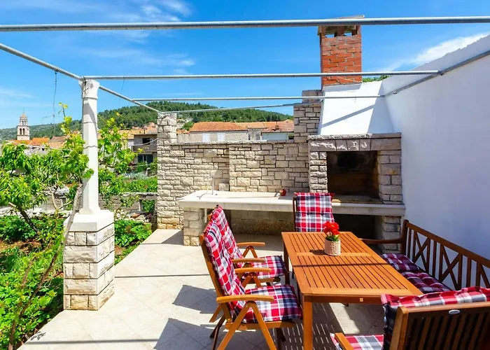 بيت للعطل House Lara