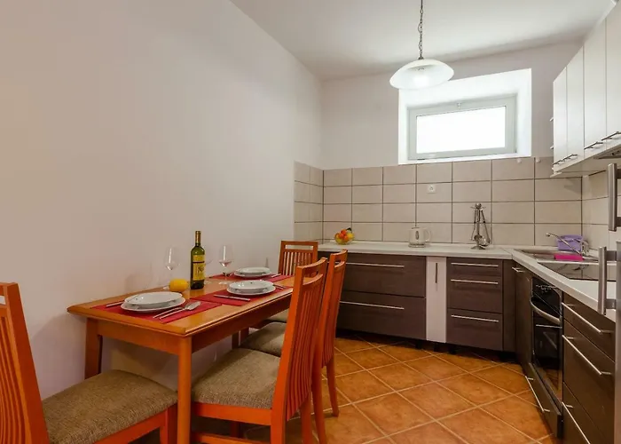 بيت للعطل House Lara